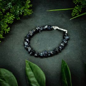 kristalai-papuosalai-is-kristalu-apyrankes-is-kristalu-apyranke-is-melnyo-smelio-akmens-cipsu