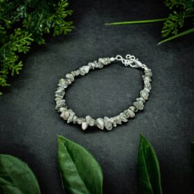 kristalai-papuosalai-is-kristalu-apyrankes-is-kristalu-apyranke-is-labradorito-cipsu