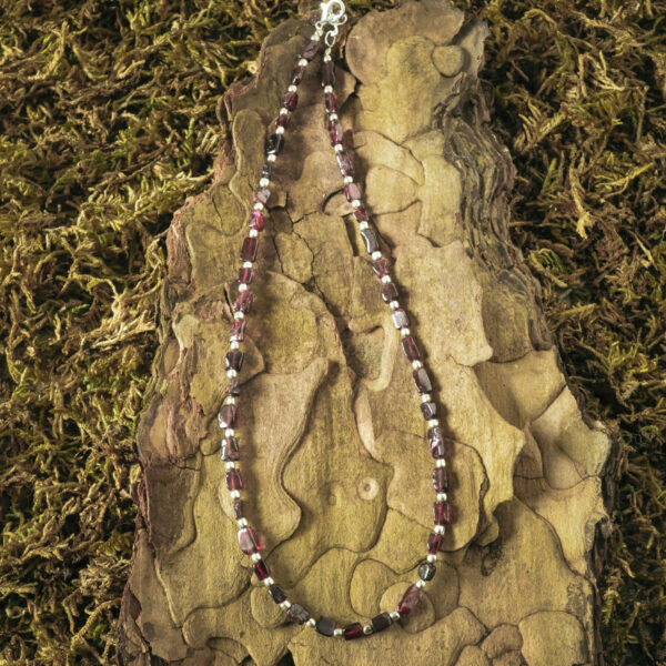 kristalai-papuosalai-is-kristalu-veriniai-is-kristalu-verinys-is-granato-kristalo