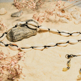 aksesuarai-is-indijos-virveles-akiniams-virvele-akiniams-is-kriaukliu-juoda