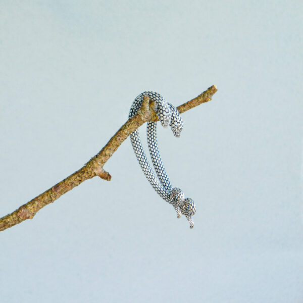 indiski-papuosalai-zalvariniai-papuosalai-zalvariniai-auskarai-zalvariniai-auskarai-aplink-ausi-sidabrine