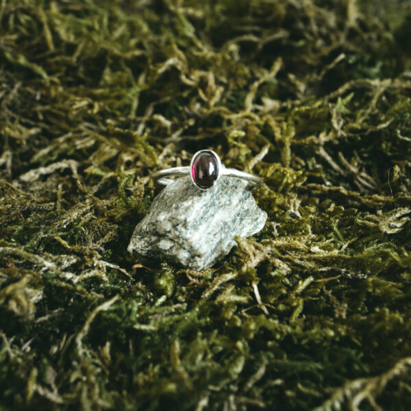 indiski-papuosalai-zalvariniai-papuosalai-zalvariniai-ziedai-zalvarinis-ziedas-su-kristalu-36-granatas-sidabrine