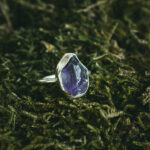 indiski-papuosalai-zalvariniai-papuosalai-zalvariniai-ziedai-zalvarinis-ziedas-su-neapdirbtu-kristalu-ametistas