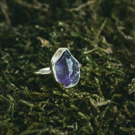 indiski-papuosalai-zalvariniai-papuosalai-zalvariniai-ziedai-zalvarinis-ziedas-su-neapdirbtu-kristalu-ametistas