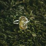 indiski-papuosalai-zalvariniai-papuosalai-zalvariniai-ziedai-zalvarinis-ziedas-su-neapdirbtu-kristalu-citrinas