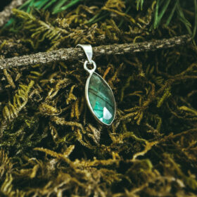 kristalai-pakabukai-is-kristalu-labradorito-pakabukas-3