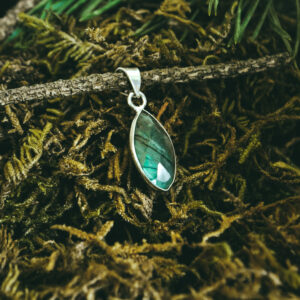 kristalai-pakabukai-is-kristalu-labradorito-pakabukas-3