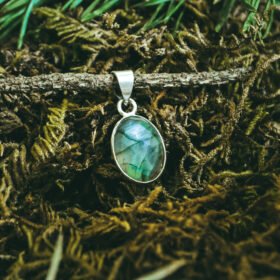 kristalai-pakabukai-is-kristalu-labradorito-pakabukas-4