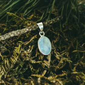 kristalai-pakabukai-is-kristalu-menulio-akmens-pakabukas-2