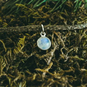 kristalai-pakabukai-is-kristalu-menulio-akmens-pakabukas-4