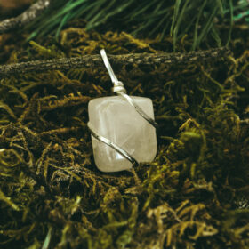 kristalai-pakabukai-is-kristalu-rožinio-kvarco-pakabukas