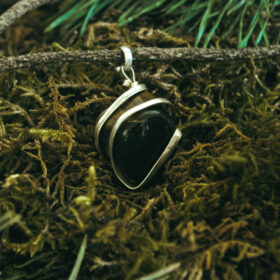 kristalai-pakabukai-is-kristalu-tigro-akies-pakabukas