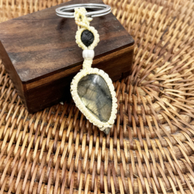kristalai-raktu-pakabukai-su-kristalais-labradorito-raktu-pakabukas-gruodis-1