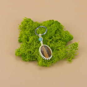 kristalai-raktu-pakabukai-su-kristalais-tigr-akies-raktu-pakabukas-