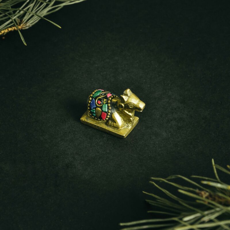 kvapai-is-indijos-smilkalines-zalvarine-smilkaline-su-akmenukais-karve