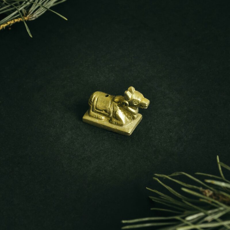 kvapai-is-indijos-smilkalines-zalvarine-smilkaline-karve