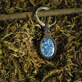 kristalai-raktu-pakabukai-su-kristalais-lazuritas-raktu-pakabukas-3