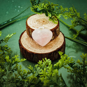 kristalai-kristalu-pakabukai-pakabukas-sirdele-is-rozinio-kvarco