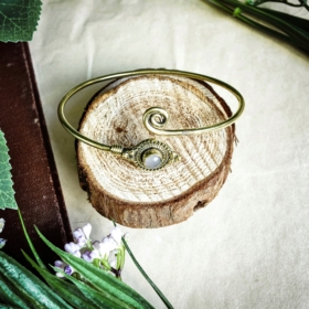 papuošalai-apyrankės-apyrankė-sidabrinė-metalinė-su-menulio-akmenuku-1