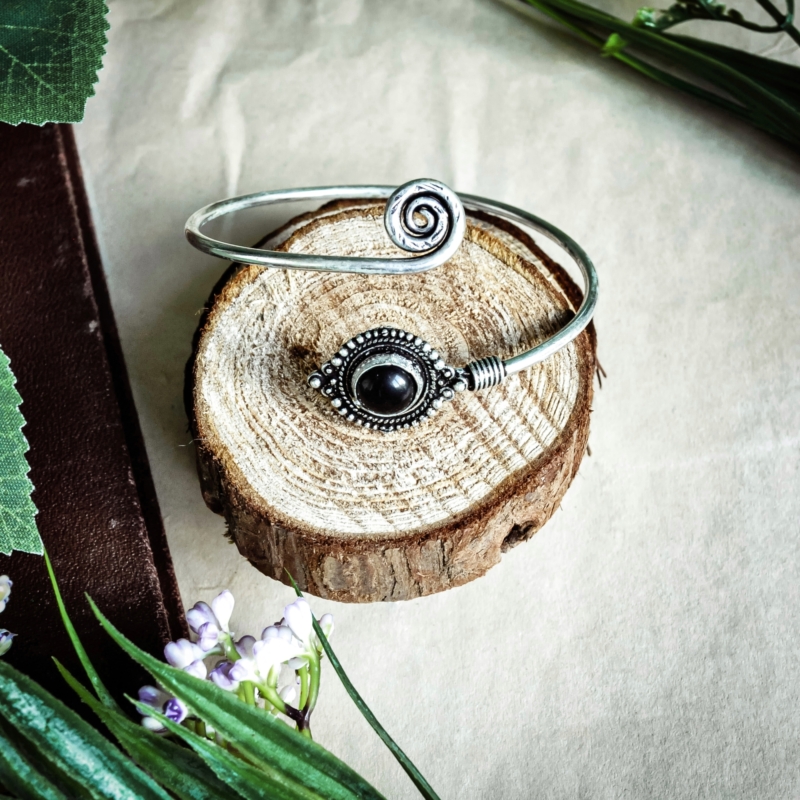 papuošalai-apyrankės-apyrankė-sidabrinė-metalinė-su-menulio-oniksu-2