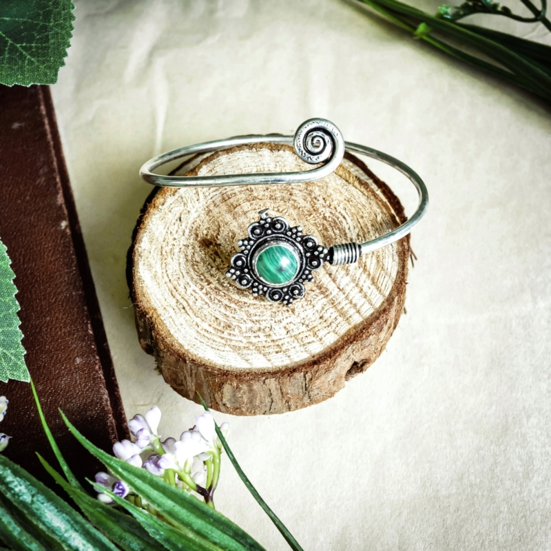 papuošalai-apyrankės-apyrankė-sidabrinė-metalinė-su-malachitu-1