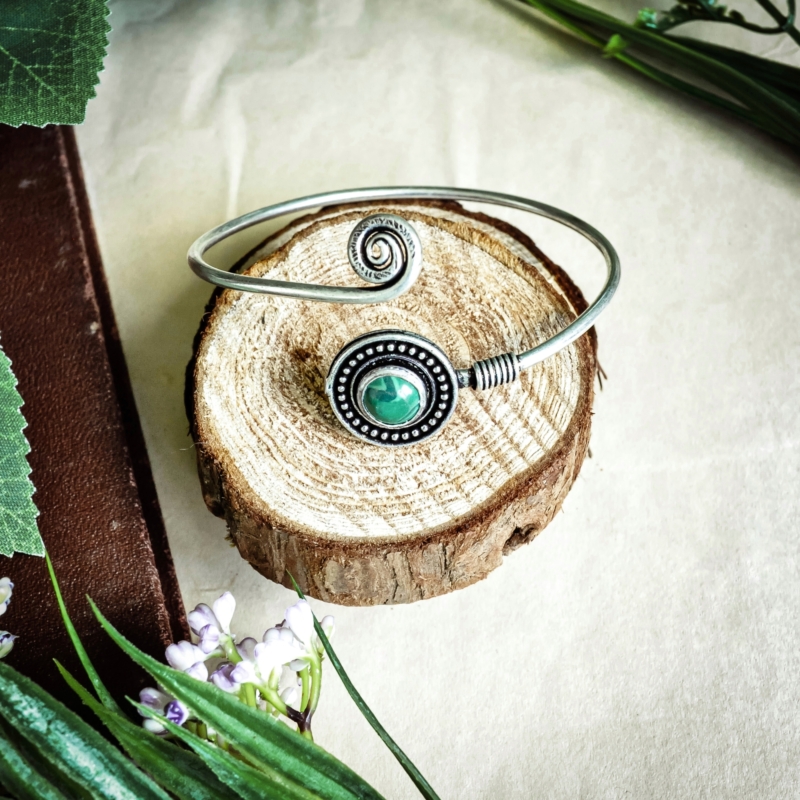 papuošalai-apyrankės-apyrankė-sidabrinė-metalinė-su-malachitu-2