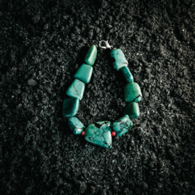 indiski-papuosalai-apyrankes-is-kristalu-turkio-apyranke-2