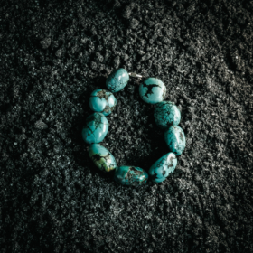 indiski-papuosalai-apyrankes-is-kristalu-turkio-apyranke-3