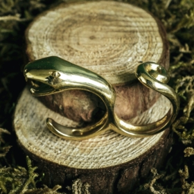 indiski-papuosalai-zalvariniai-papuosalai-zalvariniai-ziedai-zalvarinis-ziedas-gyvate-per-du-pirstus