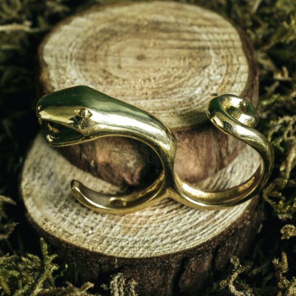 indiski-papuosalai-zalvariniai-papuosalai-zalvariniai-ziedai-zalvarinis-ziedas-gyvate-per-du-pirstus