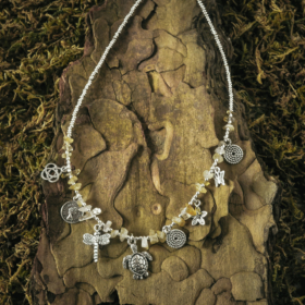 kristalai-papuosalai-su-kristalais-kristalu-veriniai-verinys-su-citrinu-ir-simboliais-1