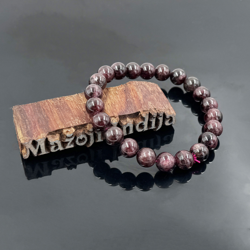 papuosalai-is-kristalu-apyrankes-is-kristalu-apyranke-is-granato-