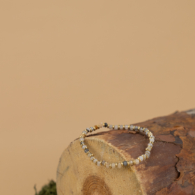 kristalai-papuosalai-is-kristalu-apyrankes-is-menulio-akmens-apyranke-su-zalvariu