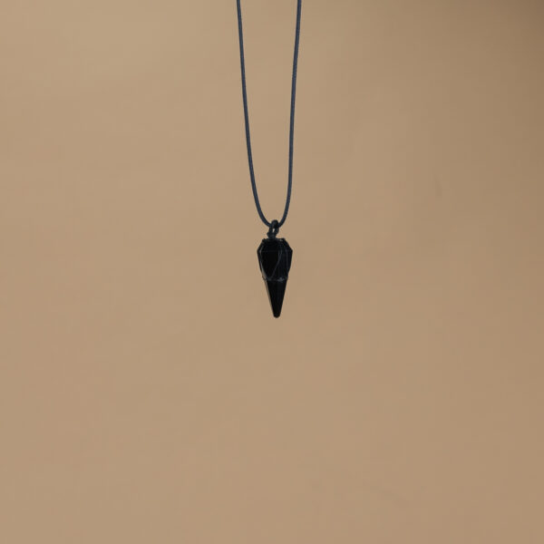 kristalai-kristalu-papuosalai-kristalu-pakabukai-2024-obsidiano-pakabukas