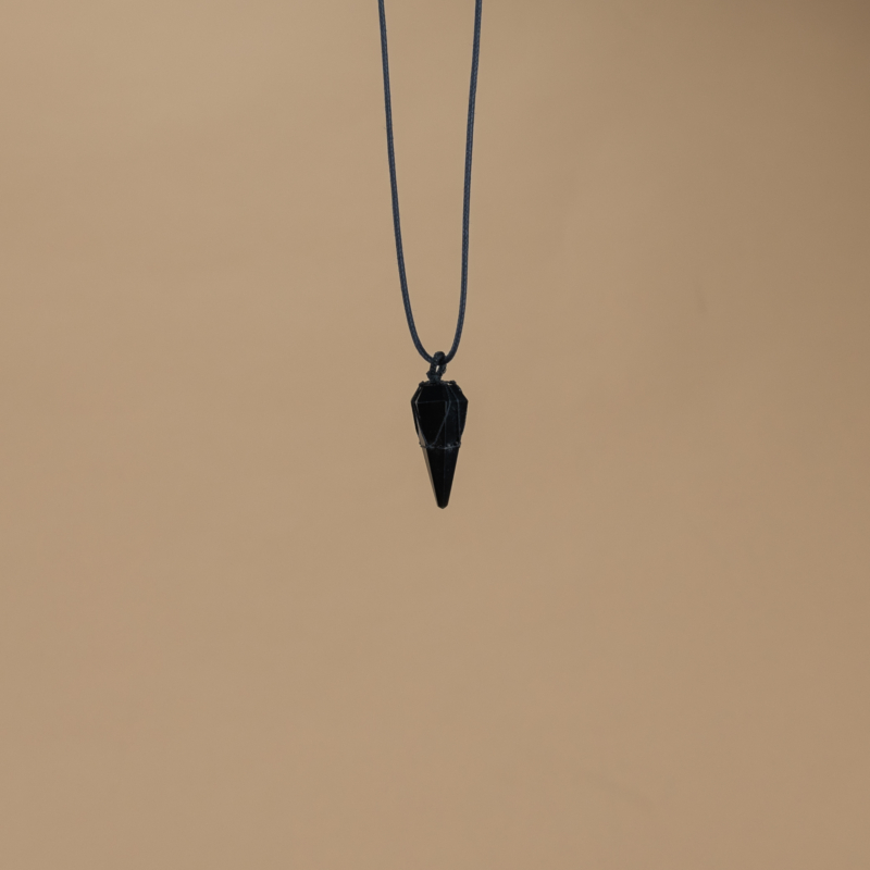 kristalai-kristalu-papuosalai-kristalu-pakabukai-2024-obsidiano-pakabukas