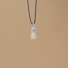 kristalai-kristalu-papuosalai-kristalu-pakabukai-2024-geltono-avantiurino-pakabukas-2