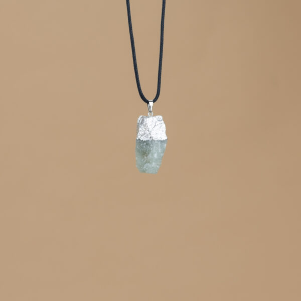 kristalai-kristalu-papuosalai-kristalu-pakabukai-2024-zadeito-pakabukas-2