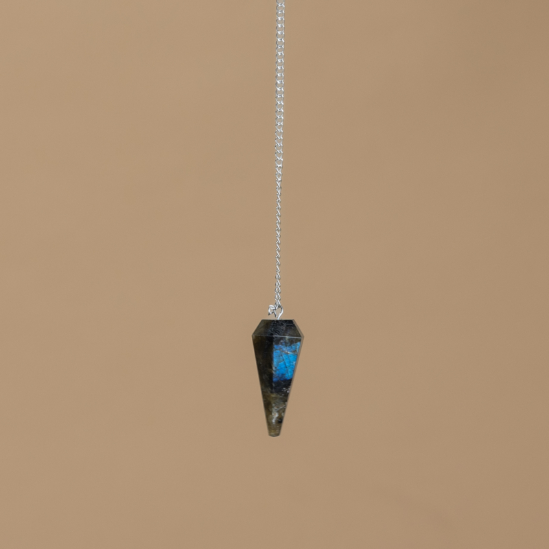 kristalai-kristalu-svytuokles-labradorito-kristalo-svytuokle-2-1