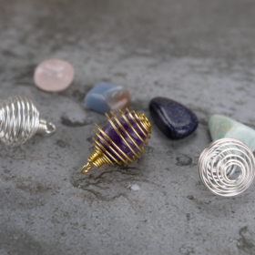 kristalai-kiseniniai-kristalai-pakabukas-narvelis-kristalams-1