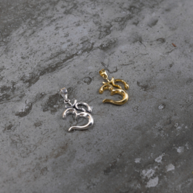 papuosalai-is-indijos-papuosalai-is-zalvario-zalvariniai-pakabukai-zalvarinis-pakabukas-om