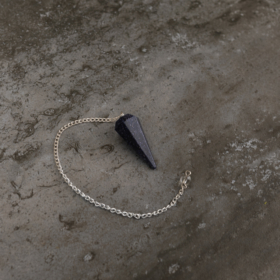 kristalai-kristalu-svytuokles-melynio-smelio-akmens-kristalo-svytuokle-2