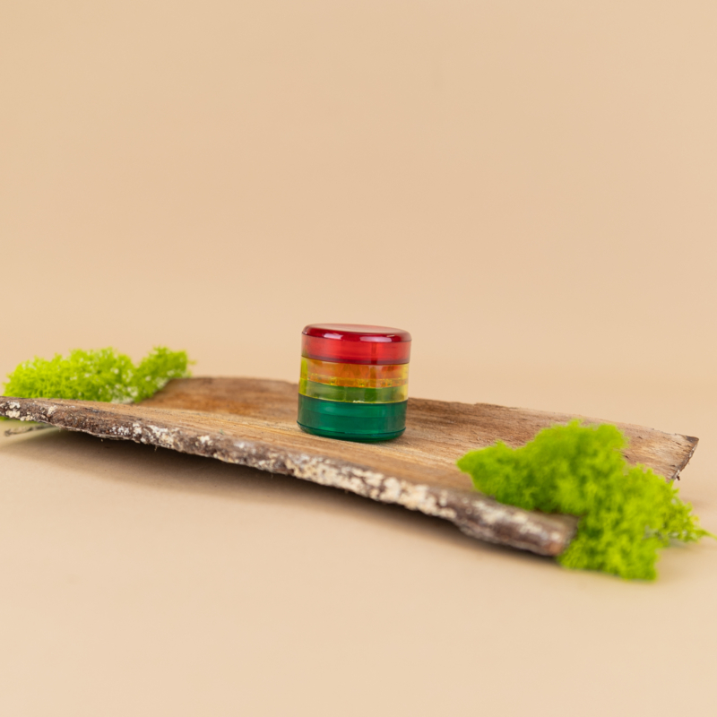 aksesuarai-is-indijos-prekes-rukantiems-grinderiai-smulkintuvai-grinderis-plastikinis-smulkintuvas-4-daliu-1