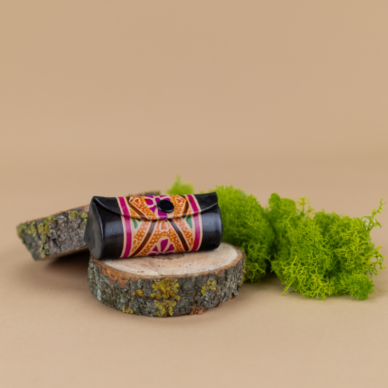 aksesuarai-is-indijos-pinigines-lupdažio-laikiklis-1