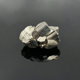 kristalai-neapdirbti-kristalai-neapdirbtas-piritas-zvaizgde-1