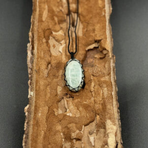 kristalai-papuosalai-su-kristalais-kristalu-pakabukai-amazonito-pakabukas-apmegztas-2