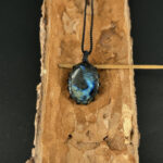 kristalai-papuosalai-su-kristalais-kristalu-pakabukai-labradorito-pakabukas-apmegztas-8