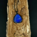 kristalai-papuosalai-su-kristalais-kristalu-pakabukai-lazurito-pakabukas-apmegztas-4