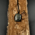 kristalai-papuosalai-su-kristalais-kristalu-pakabukai-rutilo-pakabukas-apmegztas-3