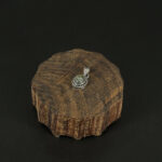 kristalai-papuosalai-su-kristalu-kristalu-pakabukai-pakabukas-2024-06-kristalu-labradoritu-10