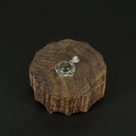 kristalai-papuosalai-su-kristalu-kristalu-pakabukai-pakabukas-2024-06-labradoritu-1